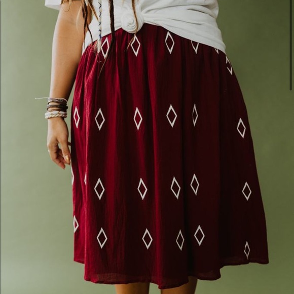 Roolee marquise diamond embroidered skirt burgundy - Picture 3 of 8